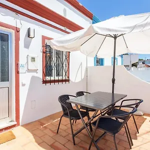 fishermans-house-in-oldtown-with-exclusive-rooftop.hotelaalgarve.com/