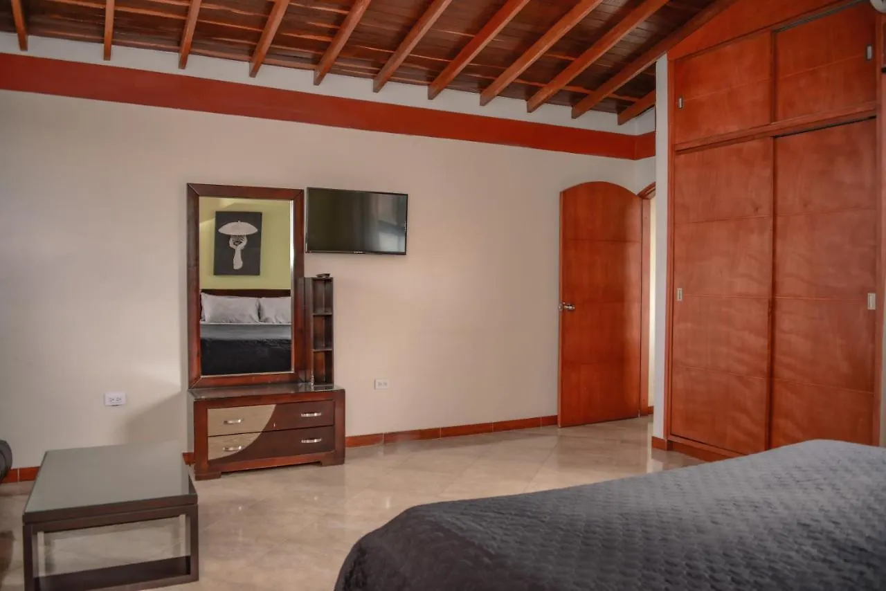 Calle 8 Suites Medellin Apartment