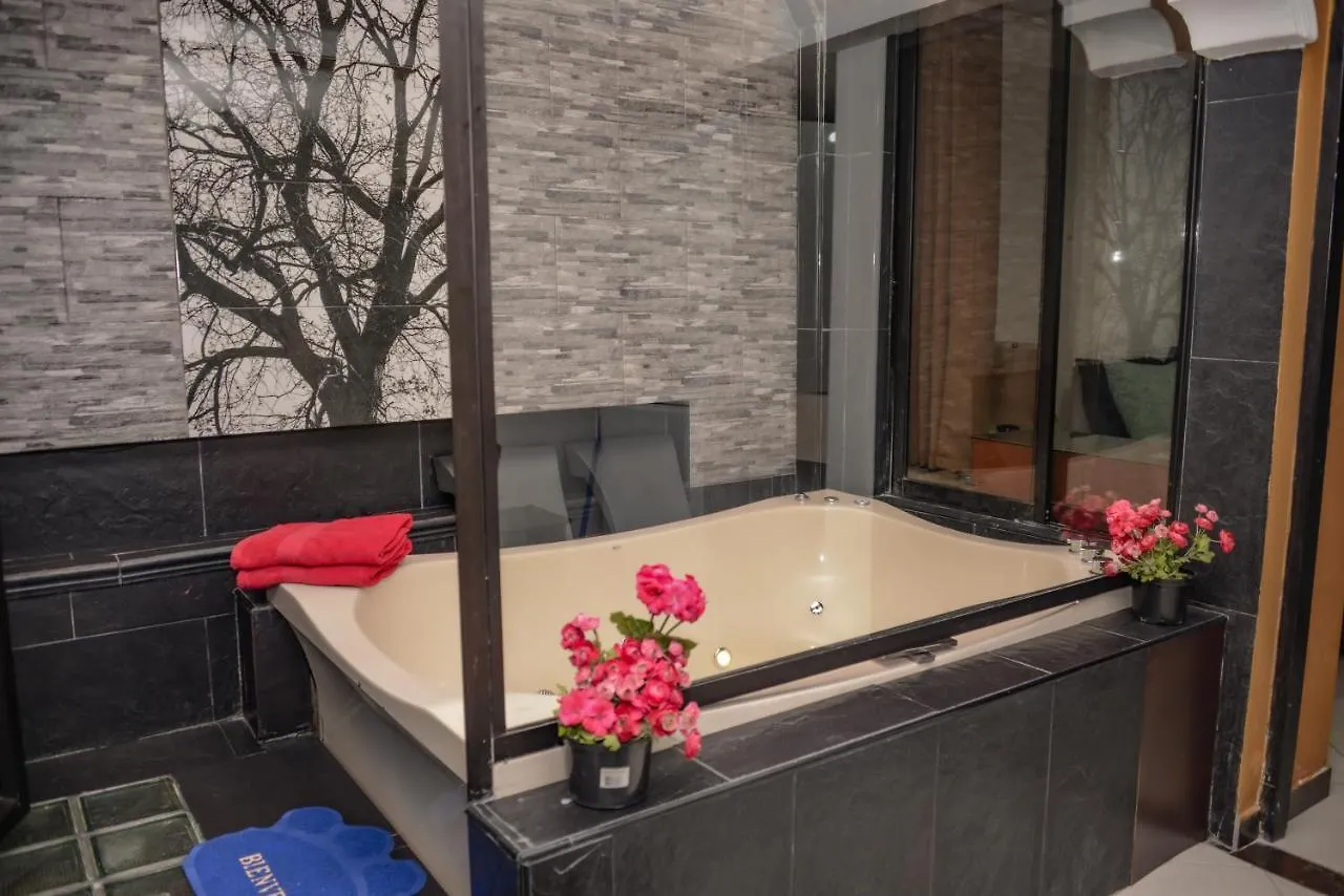 Calle 8 Suites Medellin 0*,  Colombia