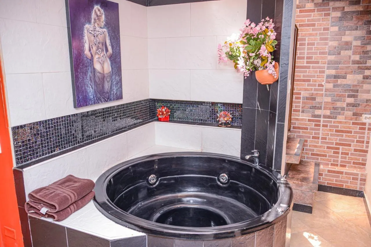 Calle 8 Suites Medellin Apartment